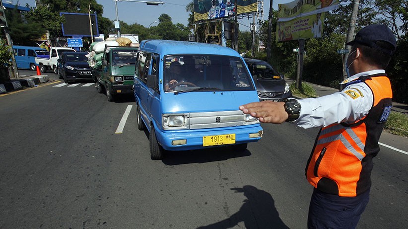 Tidak Pengaruh Ganjil Genap, Lalu Lintas Puncak Bogor Tetap Macet Panjang - Bagian 4