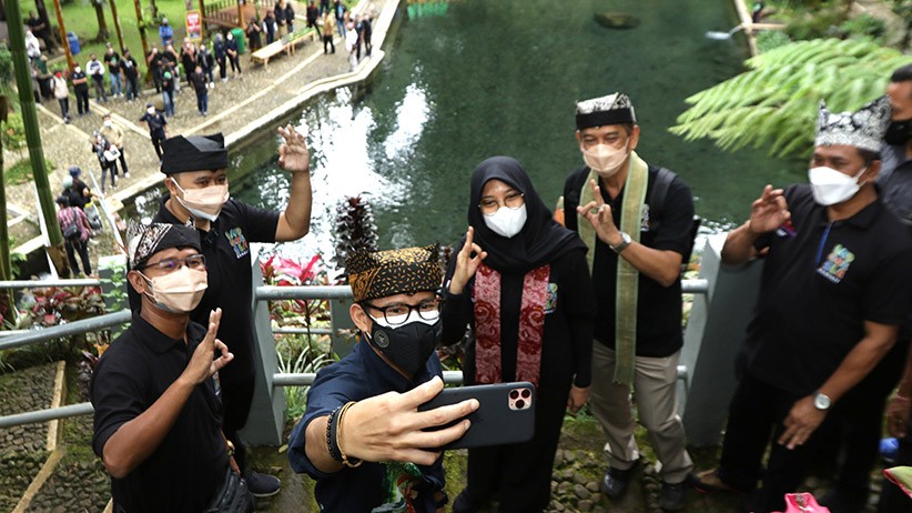 Momen Sandiaga Uno Kunjungi Sendang Seruni Banyuwangi - Bagian 1