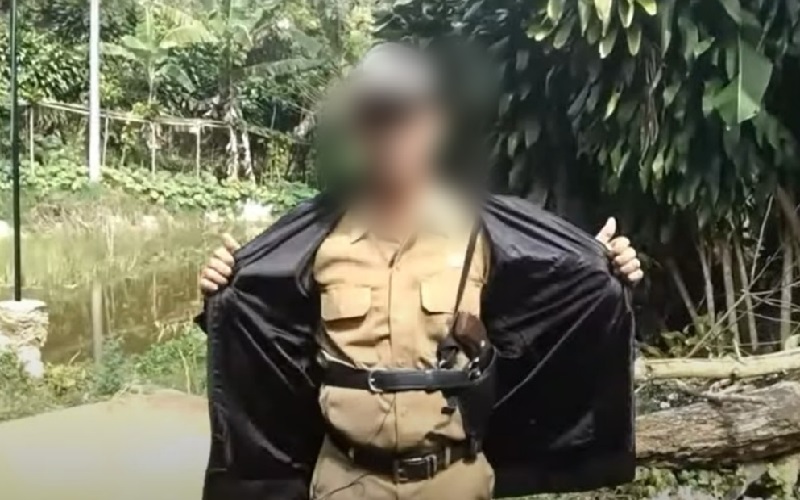 Viral, Video ASN di Kabupaten Sukabumi Bawa Pistol saat Bertugas