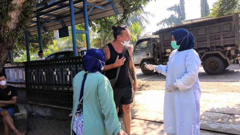 Bikin Bangga, Nakes di Jepara Ini Tolak Pemberian Uang dari Bule Peserta Vaksinasi