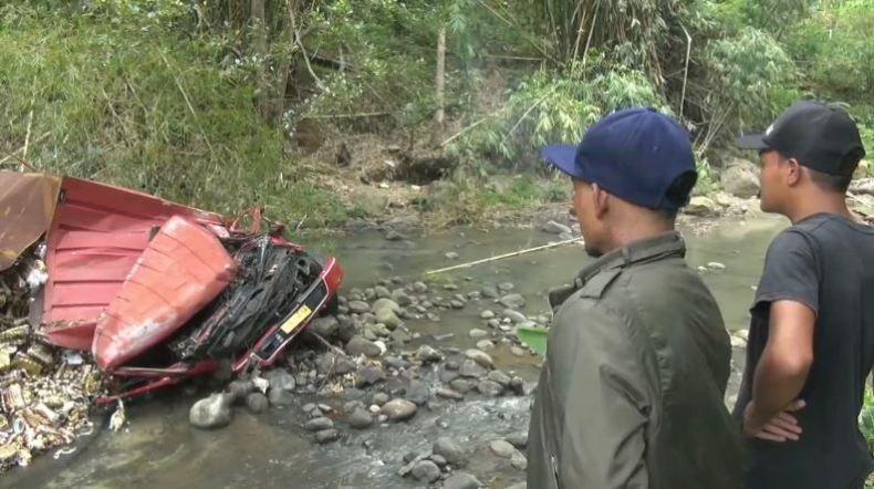 Truk Boks Terjun ke Sungai di Brebes, Sopir Tewas Tergencet 