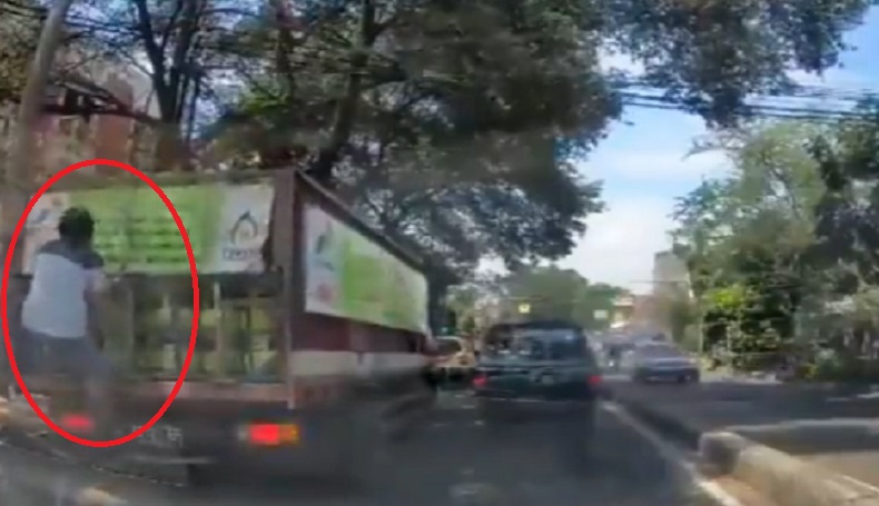 Viral, Pria Nekat Ambil Elpiji dari Truk di Bandung, Netizen Malah Salahkan Perekam