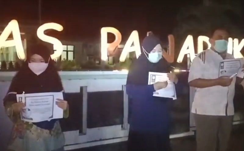 Kutuk Aksi Brutal KKB di Papua, Nakes Situbondo Nyalakan Lilin dan Gelar Doa Bersama 