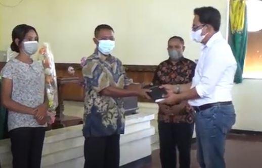 Gerkindo NTT Kembali Bagikan Ratusan Alkitab ke Jemaat Gereja di Kupang