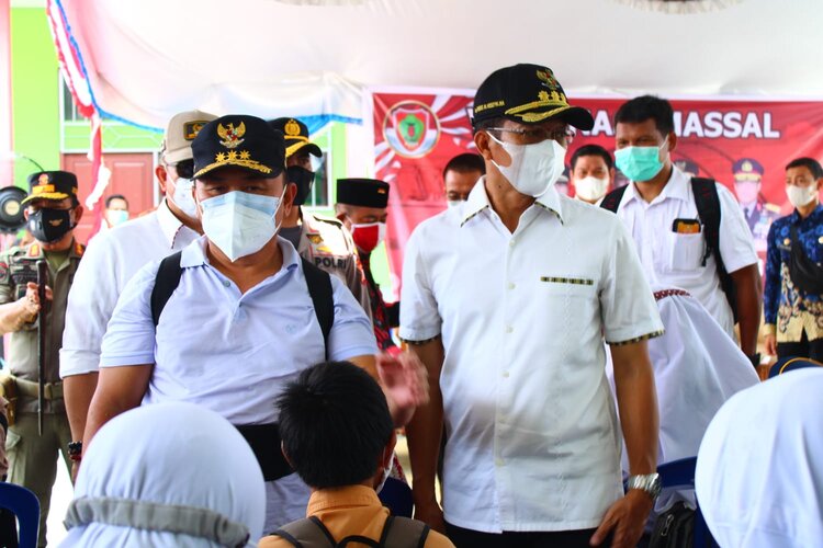 title Menuju Pembelajaran Tatap Muka, Gubernur Kalteng Tinjau Vaksinasi Massal bagi Pelajar Menuju Pembelajaran Tatap Muka, Gubernur Kalteng Tinjau Vaksinasi Massal bagi Pelajar