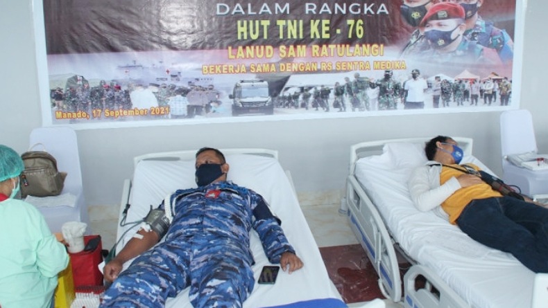 Sambut HUT TNI, Lanud Sam Ratulangi Gelar Donor Darah di RS Sentra Medika
