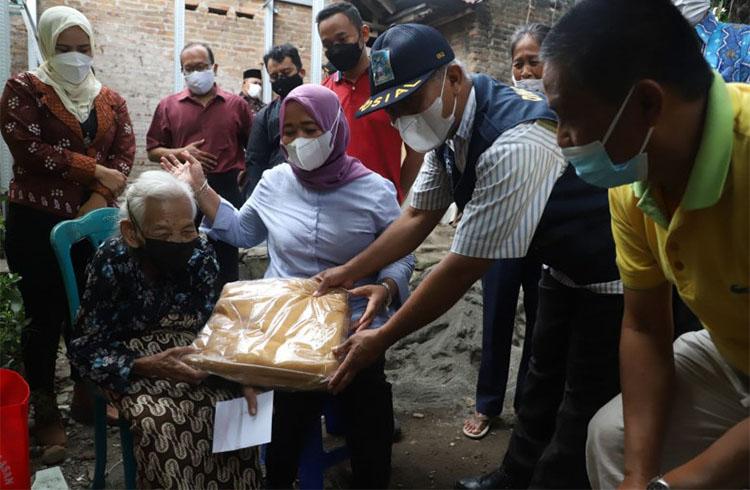 Viral Kisah Hidup Nenek Saliyah Tinggal di Gubuk, Bupati Sleman Janji Bangunkan Rumah 