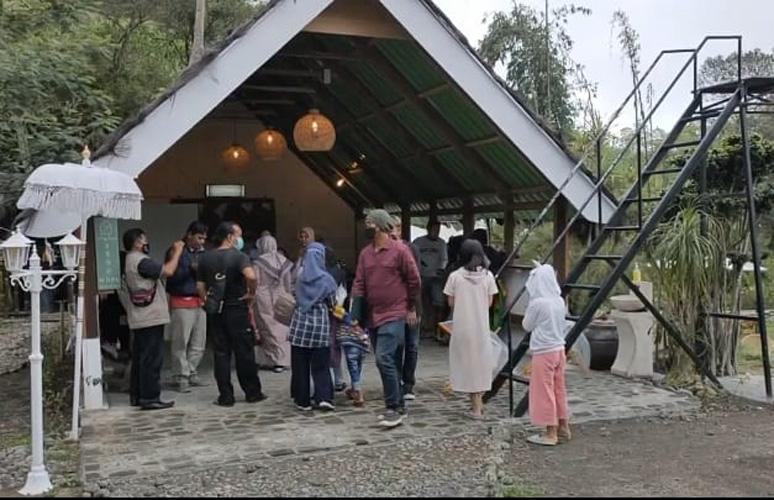 title PPKM Level 3, Wisata Kuliner di Lereng Merapi dan Merbabu Dipadati Pengunjung PPKM Level 3, Wisata Kuliner di Lereng Merapi dan Merbabu Dipadati Pengunjung
