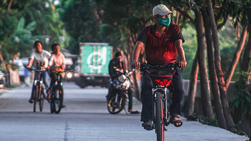 Bersepeda di Bawah Rindangnya Pohon Kawasan Waduk Rawa Badak - Bagian 3