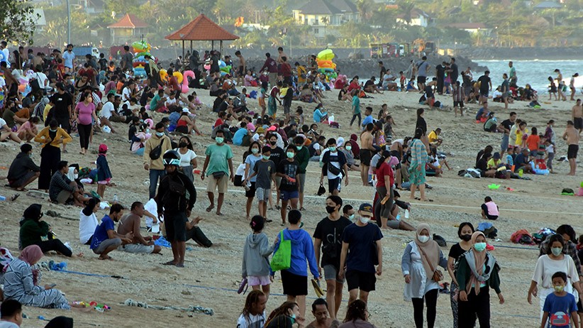 Zona Hijau, Pantai Sanur Bali Dipadati Wisatawan - Bagian 2