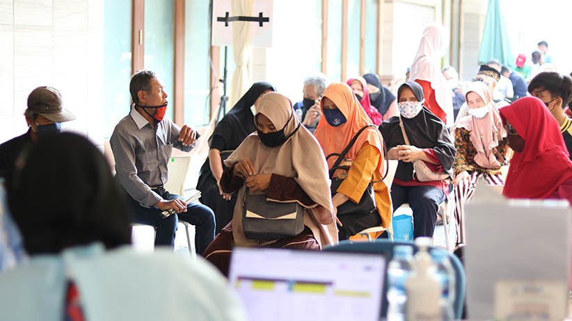 Puluhan Warga Tunanetra Ikuti Vaksinasi Covid-19  - Bagian 4