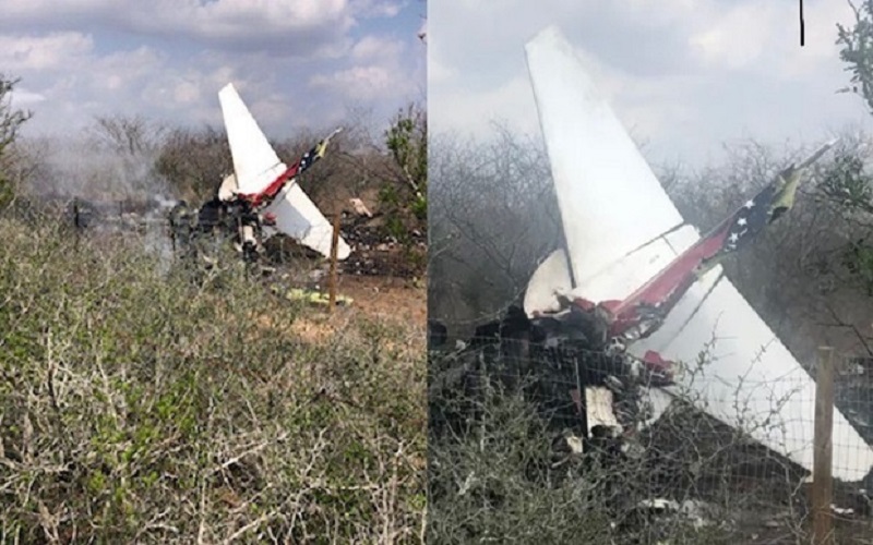 title Pesawat Jet Angkatan Udara Jatuh ke Permukiman, Pilot Tersangkut Kabel Listrik Pesawat Jet Angkatan Udara Jatuh ke Permukiman, Pilot Tersangkut Kabel Listrik