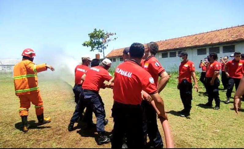 Puluhan Petugas Lapas Pekalongan Dilatih Kesigapan Hadapi Bencana Kebakaran