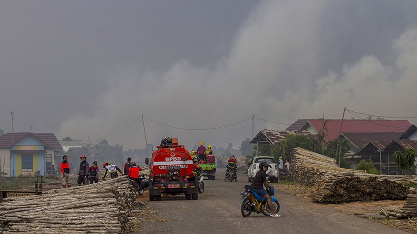 Kota Banjarbaru Tertutup Kabut Asap, Kebakaran Lahan Mendekati Permukiman Warga - Bagian 3