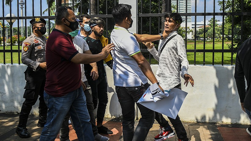 Aksi Pencari Suaka Asal Afghanistan Ricuh, Unjuk Rasa Dibubarkan Polisi - Bagian 1