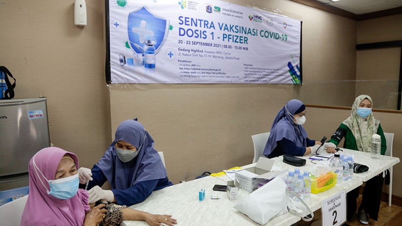 Suasana Sentra Vaksinasi MNC Peduli Hari Kedua dengan Vaksin Pfizer - Bagian 1