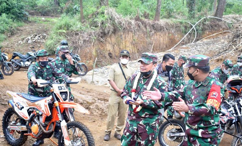 title Jenderal Bintang 3 Pimpin Tim Wasev Tinjau Lokasi TMMD di Batang, Ini yang Dilakukan Jenderal Bintang 3 Pimpin Tim Wasev Tinjau Lokasi TMMD di Batang, Ini yang Dilakukan