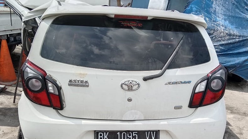 Toyota Agya Tabrak Truk di Tol Medan-Tebingtinggi, Satu Orang Tewas