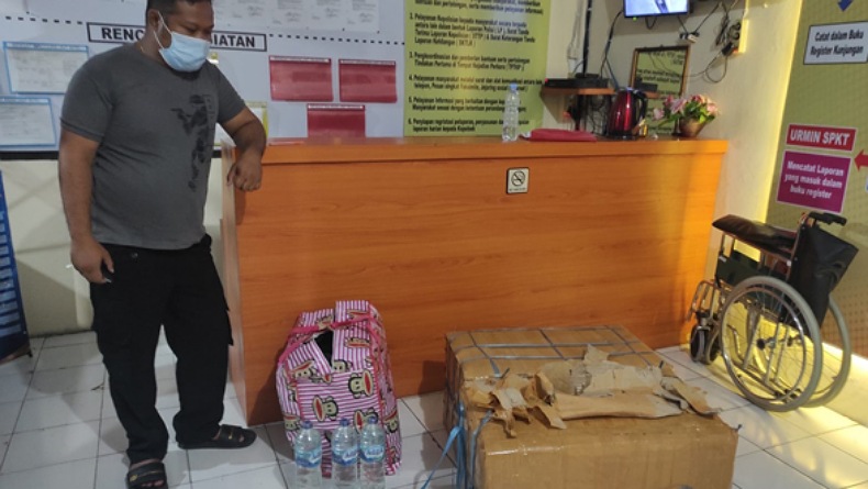 title Polsek KPS Bitung Sita 252 Liter Miras Cap Tikus Polsek KPS Bitung Sita 252 Liter Miras Cap Tikus