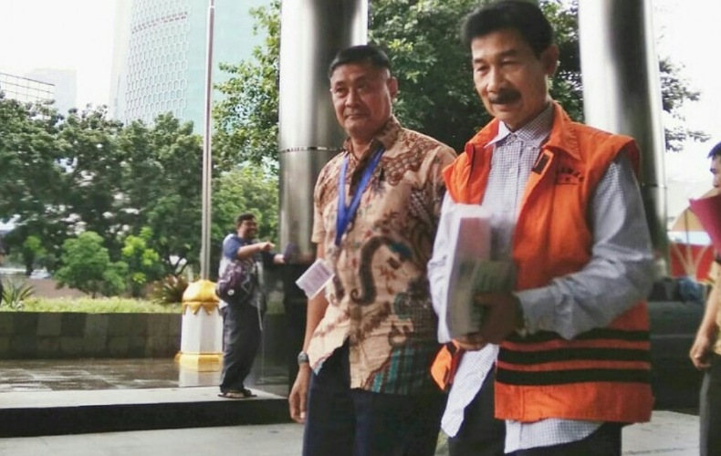 Penampakan Muzni Zakaria, Eks Bupati Solok Selatan Dieksekusi KPK ke Lapas Sukamiskin