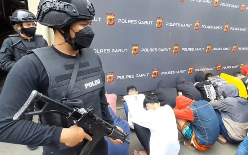 16 Remaja dan 1 Emak-emak di Garut Ditangkap Tim Sancang saat Transaksi Obat Terlarang