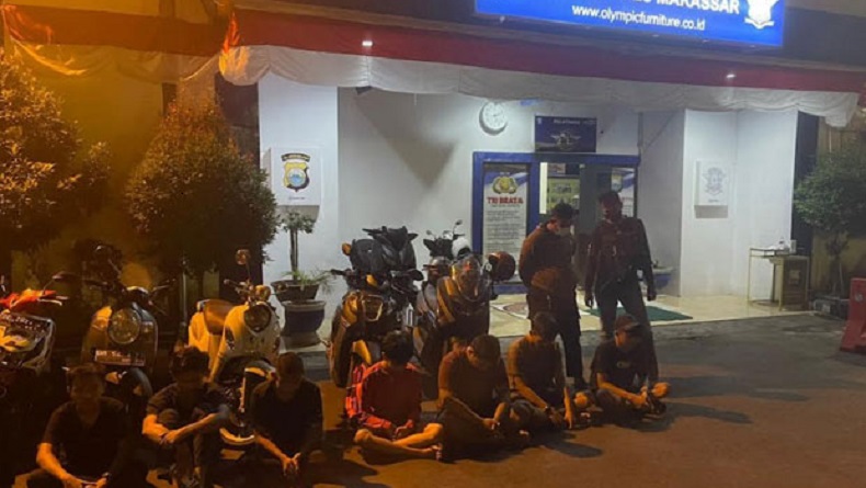 2 Polisi Tertabrak Mobil saat Bubarkan Aksi Balap Liar di Makassar