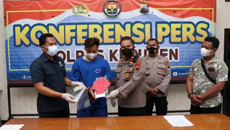 Gelapkan Uang Rp950 Juta, Sales Distributor Sembako dan Kosmetik Ini Ditangkap Polisi