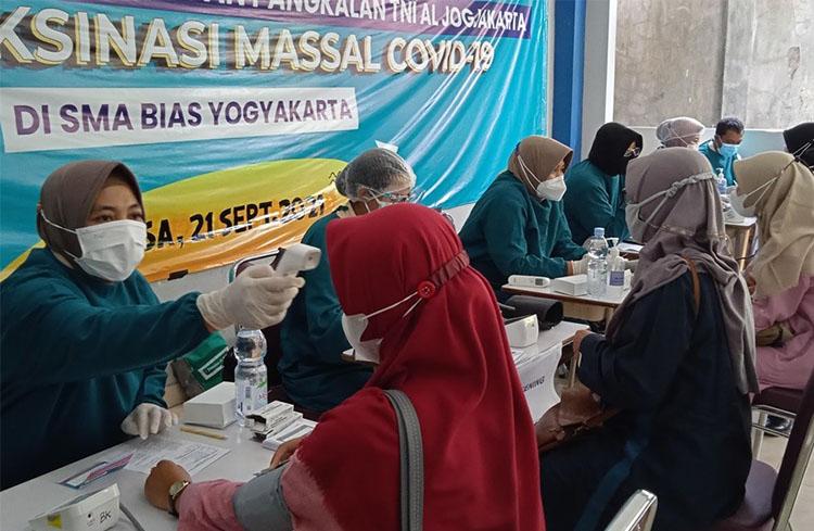 Persiapan PTM, TNI AL-MNC Peduli Gelar Serbuan Vaksinasi di SMP-SMA Bias Yogyakarta  