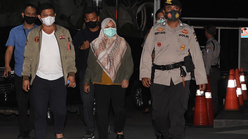 Terjerat OTT, Bupati Kolaka Timur Tiba di Gedung KPK - Bagian 2