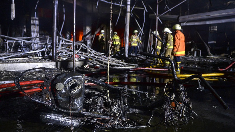 Pasar Swalayan di Kawasan Cilandak Ludes Terbakar - Bagian 2