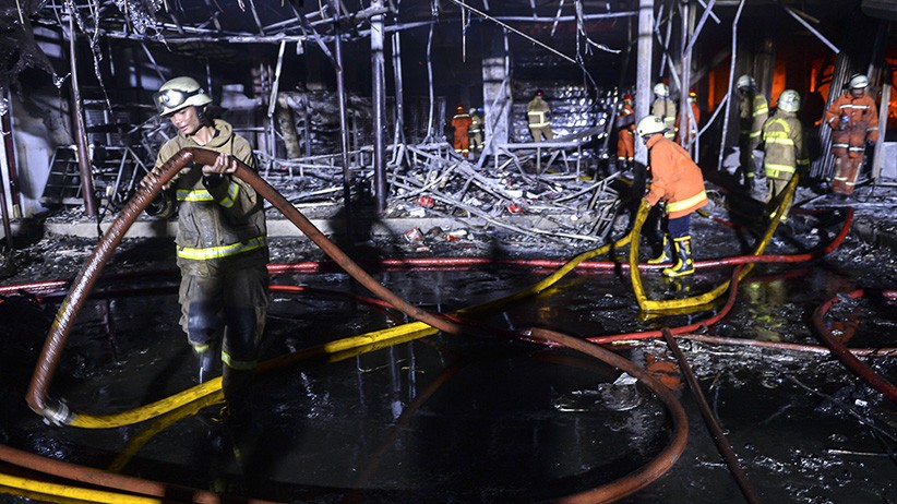 Pasar Swalayan di Kawasan Cilandak Ludes Terbakar - Bagian 3