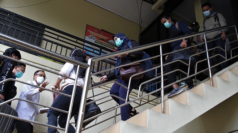 Bupati Kolaka Timur Andi Merya Nur Kena OTT KPK - Bagian 2