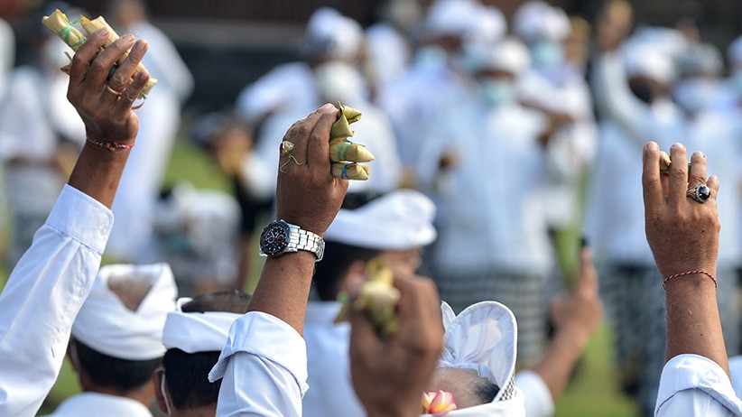 Serunya Tradisi Perang Ketupat di Bali - Bagian 3
