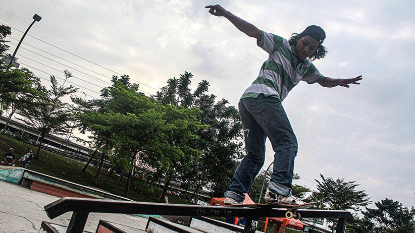 Bermain Skateboard di Taman Kalijodo - Bagian 2