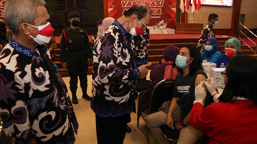 UWKS Kolaborasi dengan Polri Sediakan 3.000 Dosis Vaksin Covid-19 - Bagian 1