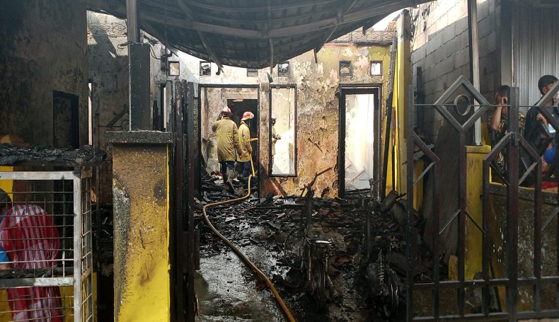 Diduga akibat Percikan Api Motor, Rumah Sekaligus Bengkel di Sukabumi Ludes Terbakar