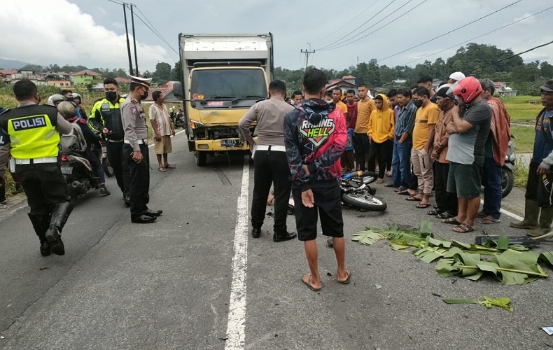 Kecelakaan Mengerikan Anggota Satlantas Polres Padang Panjang Tewas Ditabrak Truk