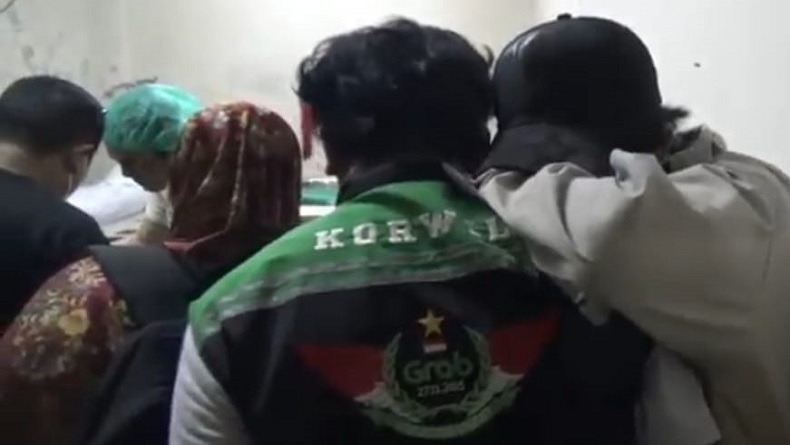 Isak Tangis Warnai Pemulangan 4 Korban Tewas Laka Maut di Tol Cipali Purwakarta