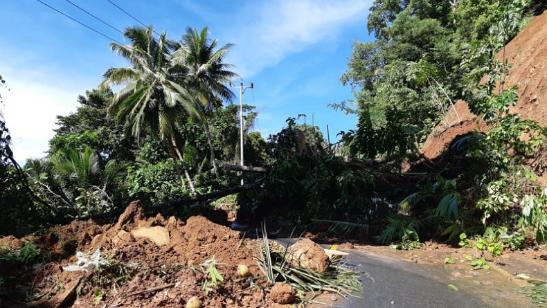 title BPBD Sebut Ruas Jalan di Sangihe yang Longsor Sudah Bisa Dilalui Kendaraan BPBD Sebut Ruas Jalan di Sangihe yang Longsor Sudah Bisa Dilalui Kendaraan