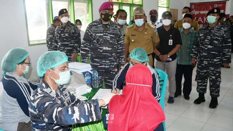 TNI AL Gelar Serbuan Vaksinasi Covid-19 di Sangkup Bolaang Mongondow Utara