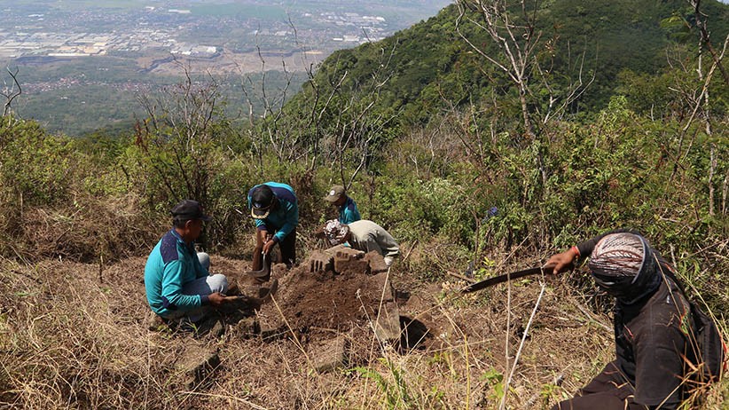 Berburu Harta Karun Peninggalan Kerajaan Majapahit di Gunung Keramat - Bagian 2