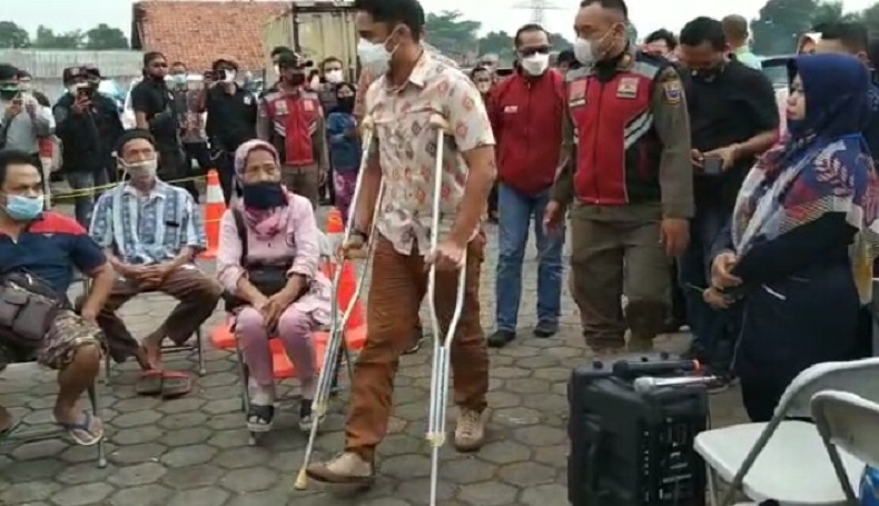 Jatuh dari Motor Trail, Hengki Kurniawan Harus Bertongkat Hadiri Agenda Kedinasan