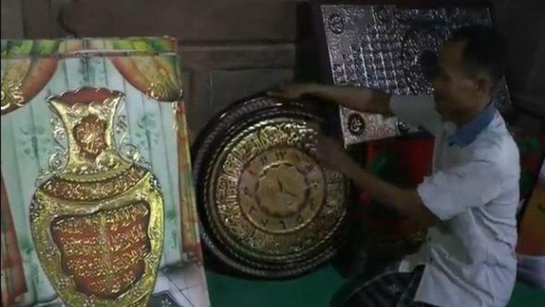 Inovasi Bahan Baku, Perajin Kaligrafi di Demak Mulai Banjir Pesanan  