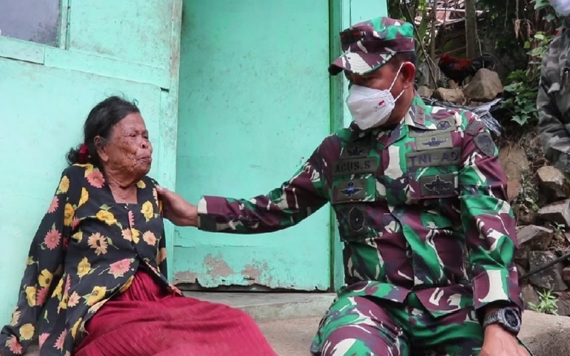 Kisah Nenek Asih di Lembang KBB, Nangis saat Diberi Sembako oleh Pangdam Siliwangi