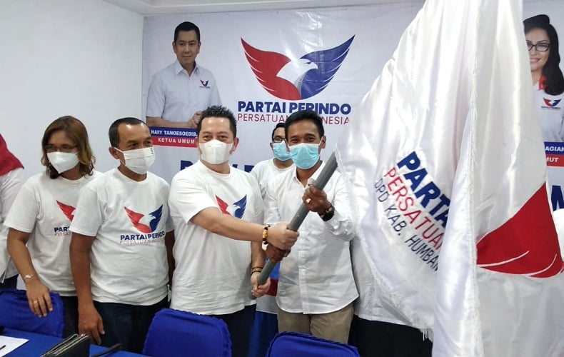 Guntur Simamora Terima SK Ketua Perindo Humbahas, Langsung Target 1 Fraksi di DPRD