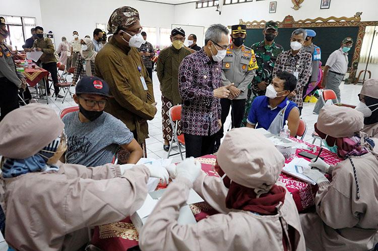 Vaksinasi Covid-19 di Bantul Sasar 2.030 Pekerja, Bupati Minta Masyarakat Disiplin Prokes