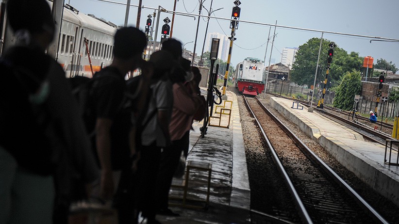 Kereta Api Lokal Bandung Raya Kembali Beroperasi - Bagian 2