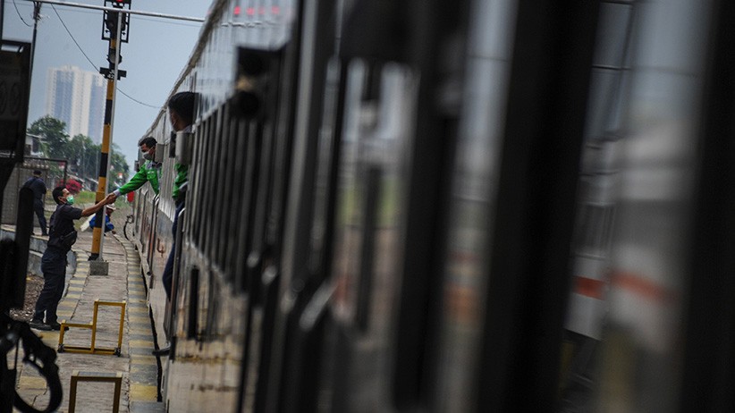 Kereta Api Lokal Bandung Raya Kembali Beroperasi - Bagian 1