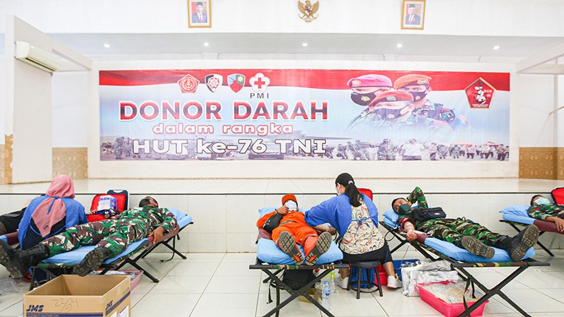 TNI AU Gelar Donor Darah Menyambut HUT ke-76 TNI - Bagian 2