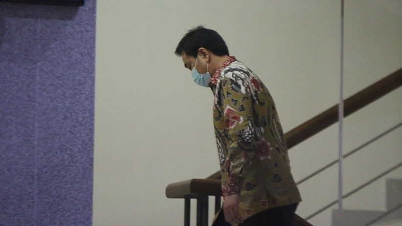 Foto-Foto Azis Syamsuddin Dijemput Paksa KPK - Bagian 3